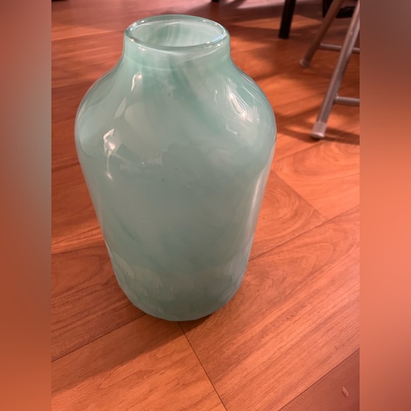 Large Honeycomb Vase - Picture 6 of 8